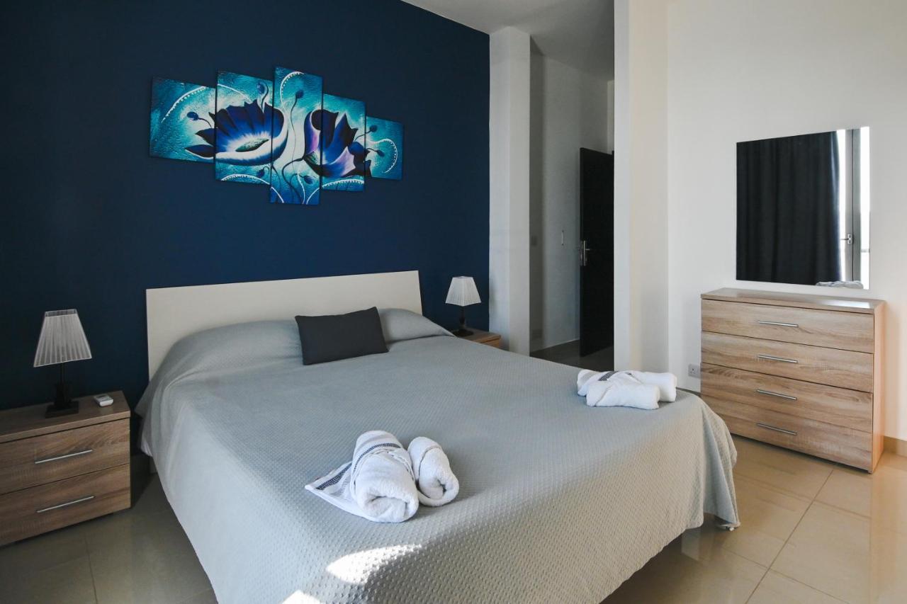Anici Crt Penthouse 4 - With Private Rooftop Pool Victoria Exterior photo