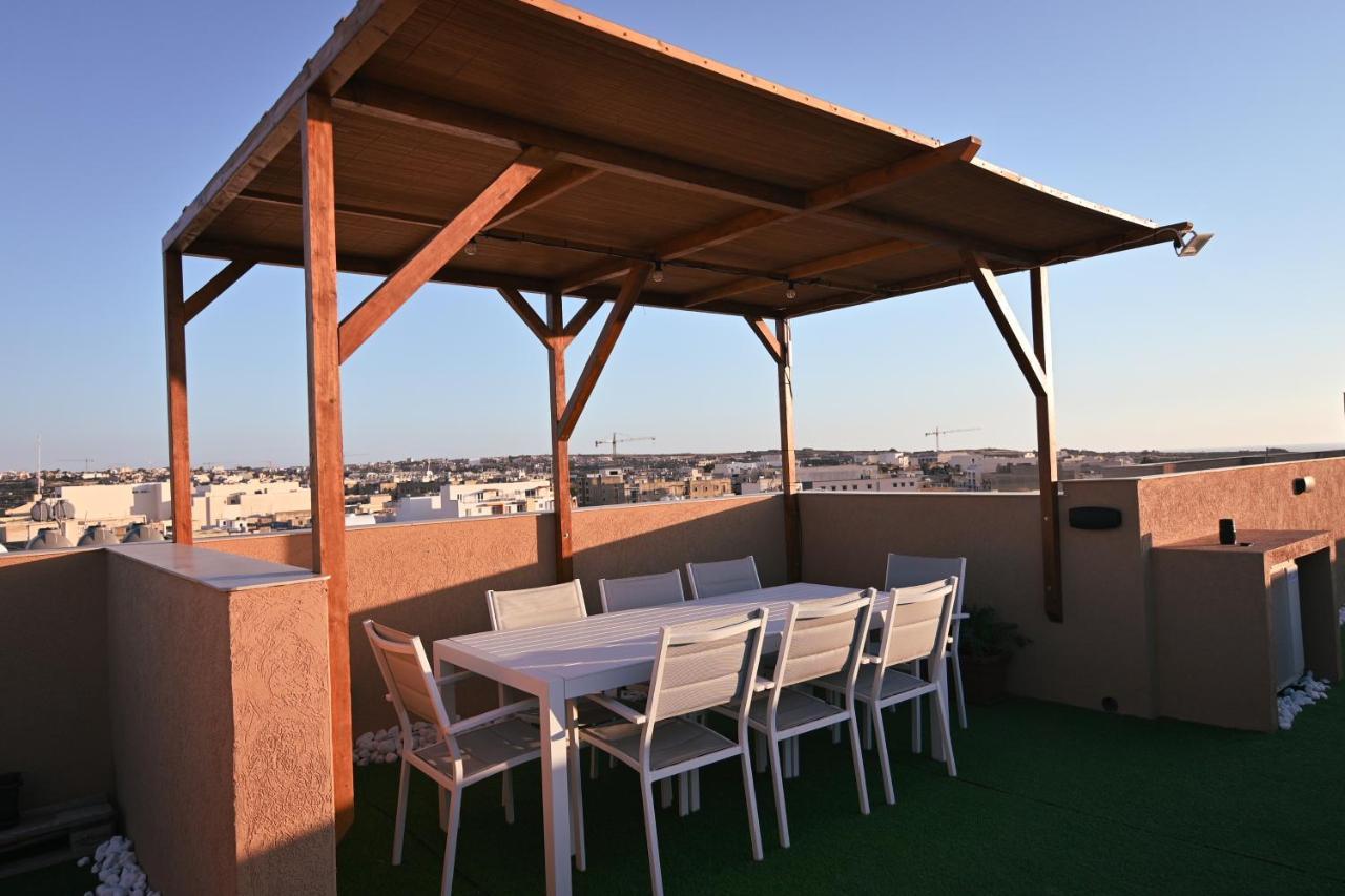 Anici Crt Penthouse 4 - With Private Rooftop Pool Victoria Exterior photo