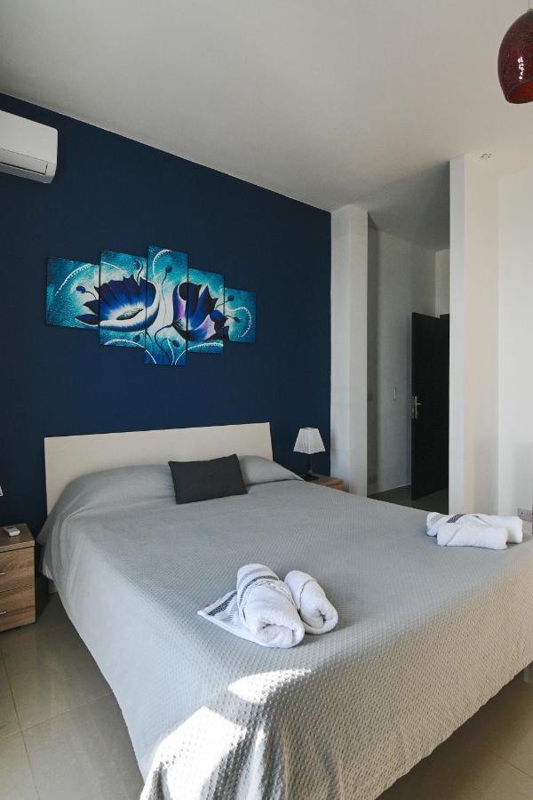 Anici Crt Penthouse 4 - With Private Rooftop Pool Victoria Exterior photo