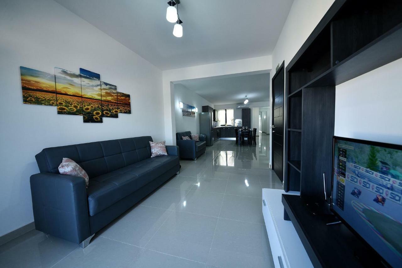 Anici Crt Penthouse 4 - With Private Rooftop Pool Victoria Exterior photo